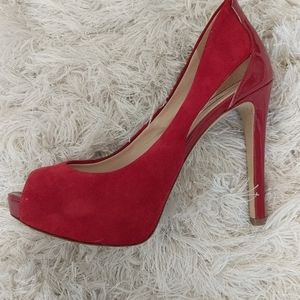 Red Guess pumps